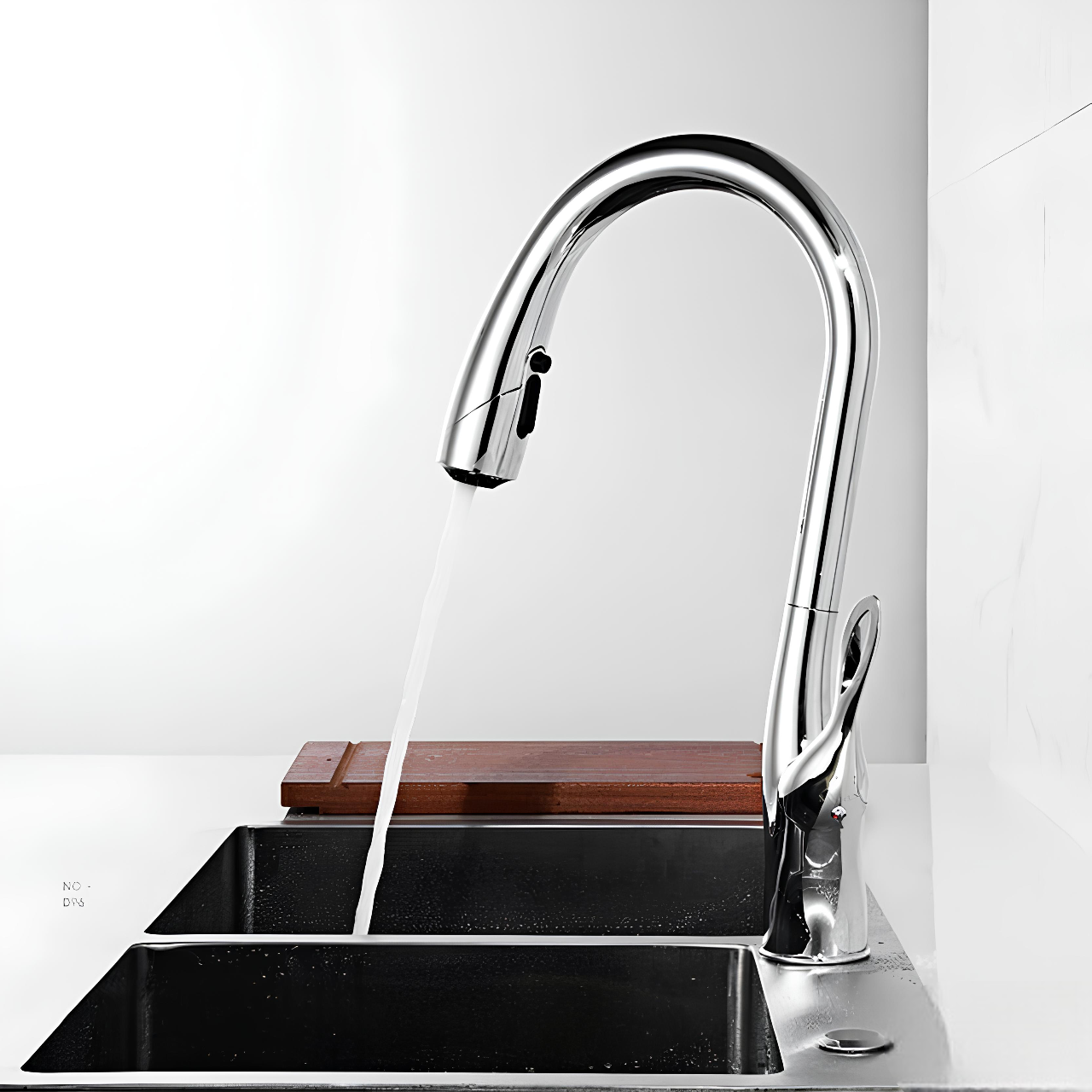 Luxury kitchen faucet with triple-spray pull-down and 360° swivel spout