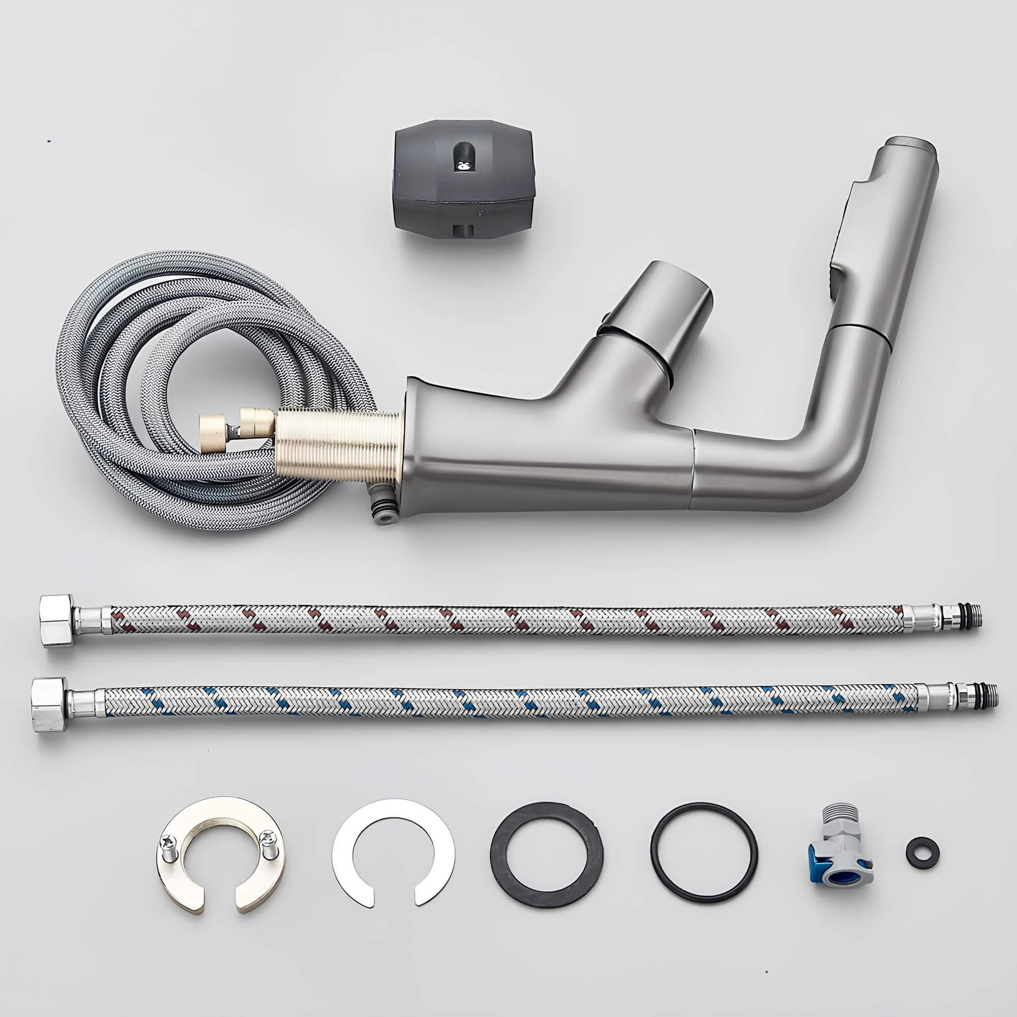 Adjustable kitchen faucet with integrated sprayer and 360° rotation